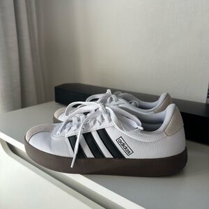 Adidas Women’s White and Black VL COURT 3.0 Sneakers